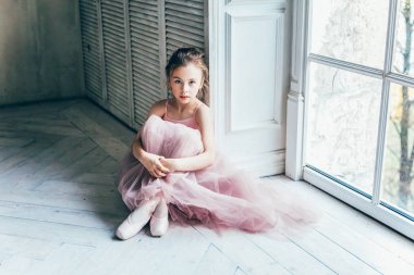 Genç balerin dans sınıf