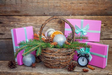 Eski köhne ahşap arka planda yeni yıl kompozisyonu