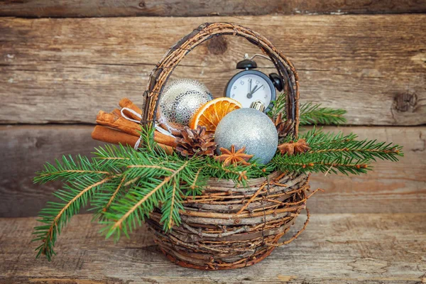 Vánoce Nový rok Skladba na staré ošuntělé venkovské dřevěné pozadí — Stock fotografie