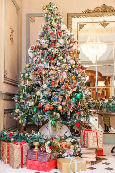 Classic Christmas decorated interior room, New year tree with red and gold  decorations. Modern white classical style interior design apartment with  fireplace and Christmas tree. Christmas eve at home. Stock Photo by ©