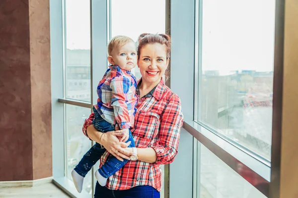 Stay Home Stay Safe Young Mother Holding Her Child Woman — Stock Photo, Image