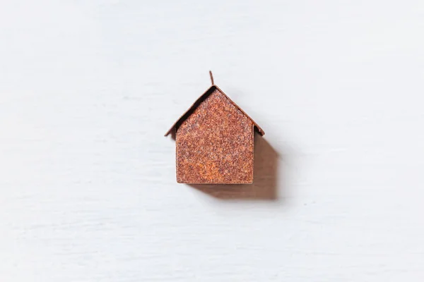 Design Minimaliste Avec Maison Miniature Isolée Sur Fond Blanc Hypothèque — Photo