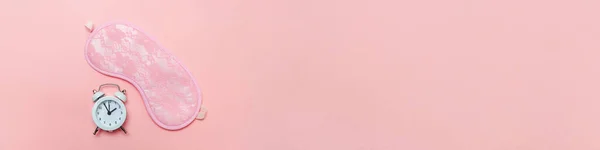 Звонящий Двойной Колокольчик Старинный Классический Будильник Изолирован Розовом Пастельном Красочном — стоковое фото