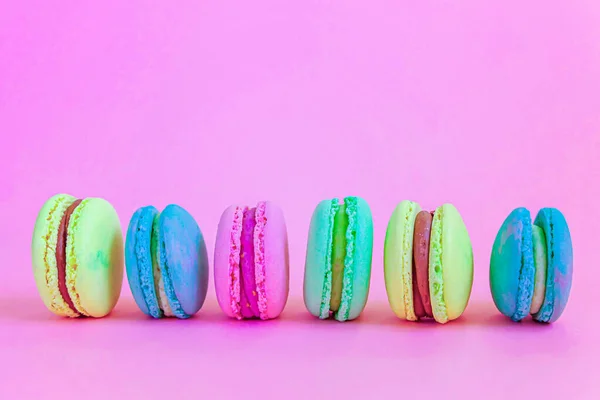 Doce Amêndoa Colorido Unicórnio Rosa Azul Amarelo Macaron Verde Bolo — Fotografia de Stock