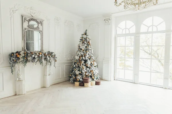 Klassisk Jul Nyår Inredda Interiör Rum Nytt Träd Julgran Med — Stockfoto