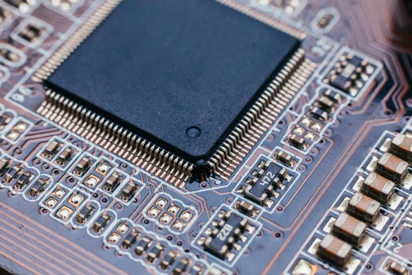 Devre tamiri. Elektronik donanım modern teknoloji. Anakart dijital kişisel bilgisayar çipi. Teknoloji bilimi geçmişi. Entegre iletişim işlemcisi. Bilgi mühendisliği bileşeni.