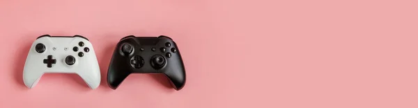 Wit Zwart Twee Joystick Gamepad Spelcomputer Geïsoleerd Pastel Roze Kleurrijke — Stockfoto
