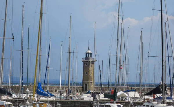 Lighthouse Harbor Masts Sailboats Moored — Stock Photo, Image