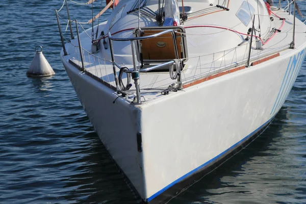 Båtar Förtöjda Hamnen Sal Brescia — Stockfoto