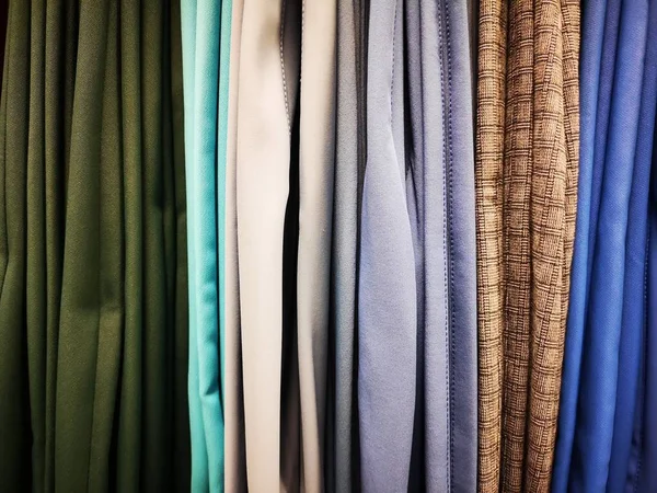 Vestuário Calças Multicoloridas Gradeation Pendurado Exposição — Fotografia de Stock