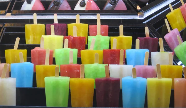 Paletas Frutas Colores Que Muestran Escaparate —  Fotos de Stock