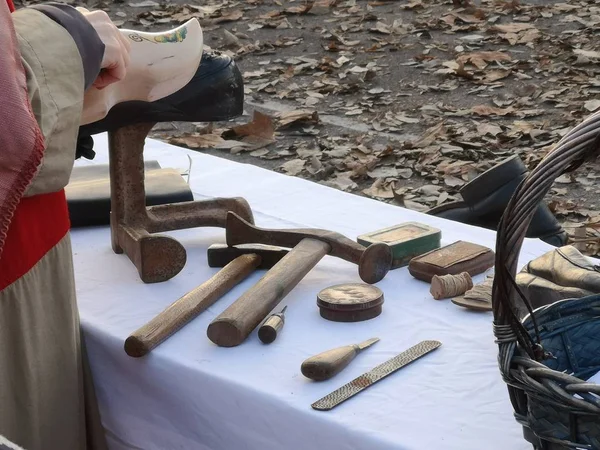 Αρχαίο Έργο Του Τσαγκάρης Κοστούμι Εργαλεία — Φωτογραφία Αρχείου