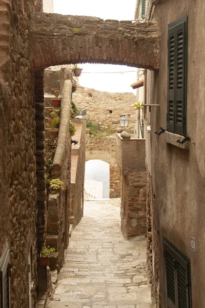 ジリオトスカーナ島イタリア歴史的中心部城 — ストック写真