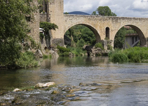 Puente Ciudad Castillo Besal —  Fotos de Stock