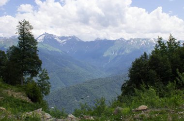 Rosa Khut kayak merkezinde ki dağ sırası nın ve asansörlerin manzarası