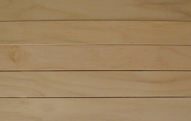 Dar kontrplak tahtalarının dokusu bir araya getirilmiş.