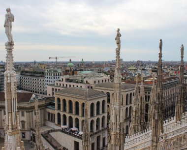 Şehir karasudaki Duomo gözlem güvertesinden bakın.