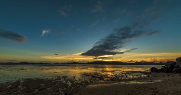 Alacakaranlık Renkli Beach Tayland Ranong — Stok video