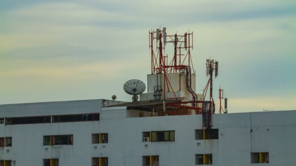 Tiempo Lapso Satélite Comunicación Antena Techo — Vídeo de stock