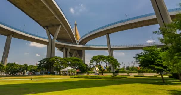 Jembatan Bhumibol Atau Jembatan Cincin Industri Sebagai Jembatan Atas Sungai — Stok Video
