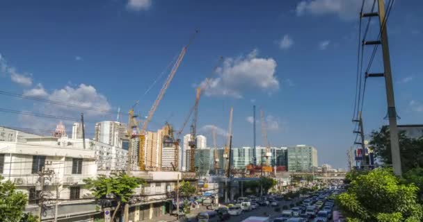 Reger Verkehr Der Stadt Und Bau Von Geschäftsgebäuden — Stockvideo