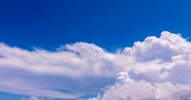 Nubes Blancas Mueven Cielo Azul Time Lapse — Vídeos de Stock