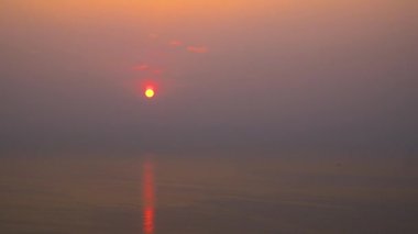 Akşam sunset Bulvarında engin deniz.