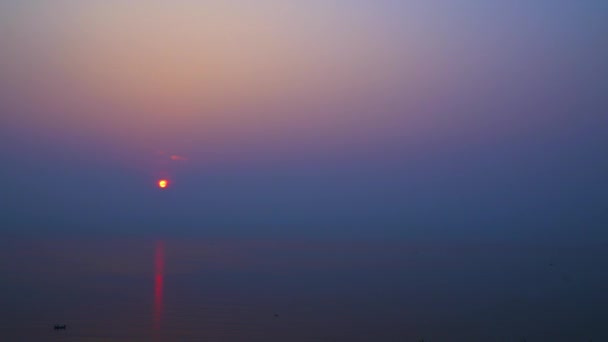 Lever Soleil Matinal Sur Une Vaste Mer — Video