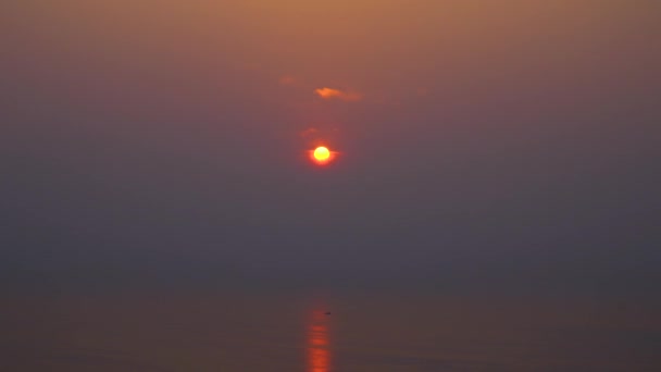 Lever Soleil Matinal Sur Une Vaste Mer — Video