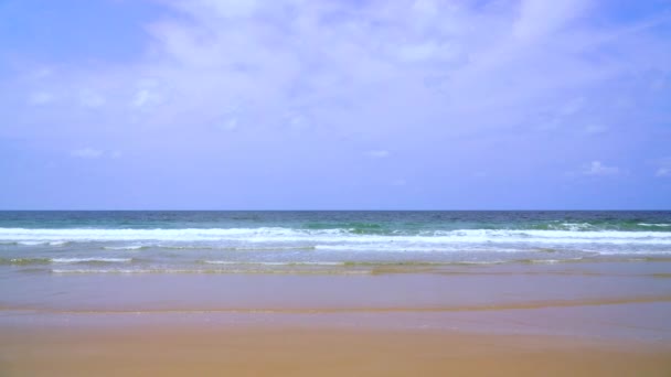 Playa Arena Mar Turquesa Cielo Azul Claro Del Sol — Vídeo de stock