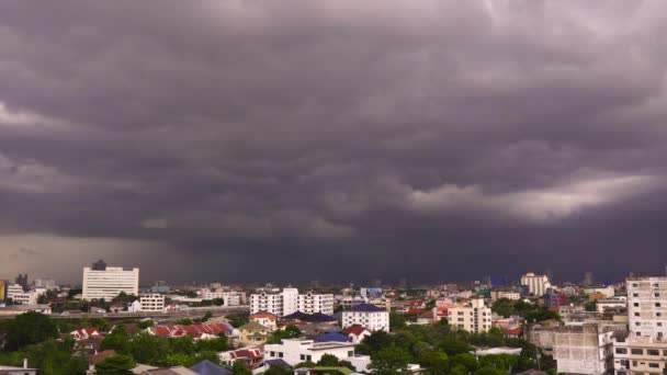 Grandes Nubes Lluvia Sobre Ciudad — Vídeos de Stock