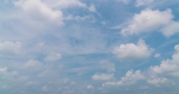 Céu Brilhante Nuvens Brancas Timelapse — Vídeo de Stock