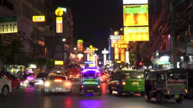  Gece Yaowarat Road Bangkok Tayland trafik tıkanıklığı. 