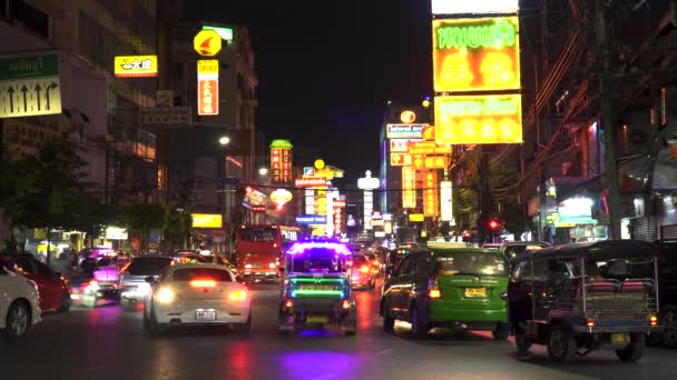 Congestión Tráfico Por Noche Yaowarat Road Bangkok Tailandia — Vídeo de stock