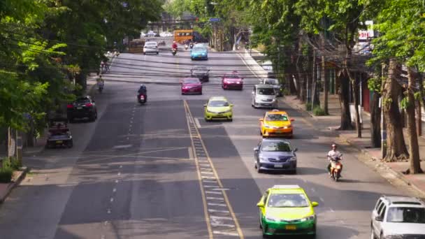 Grüne Straße Verkehr Wochenende Nicht Chaotisch — Stockvideo