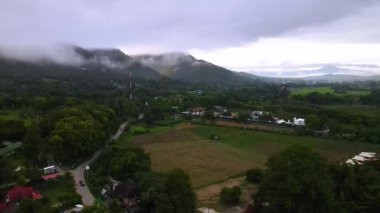 Kuş bakışı video, Tayland 'ın kuzeyindeki köy.