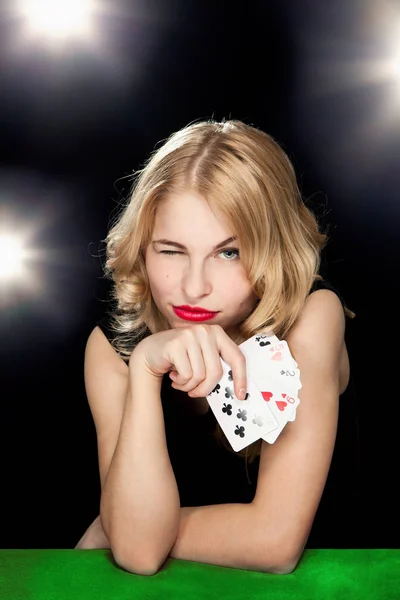 Menina jogando no jogo — Fotografia de Stock