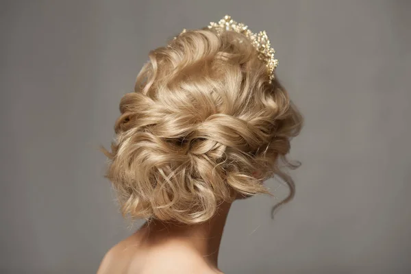 Beautiful blond girl in the image of a bride with a tiara in her hair. — Stock Photo, Image