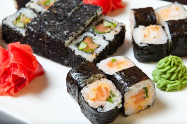 Suşi pirinç bir Japon restoranı ayarla