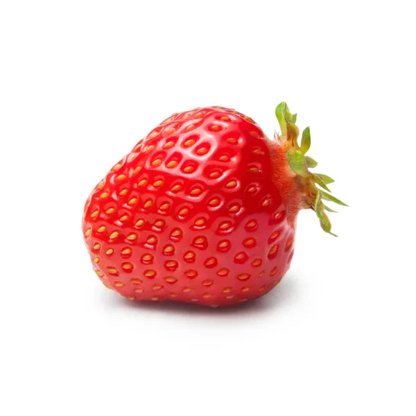 Einzelne reife Erdbeere isoliert auf weißem Hintergrund — Stockfoto