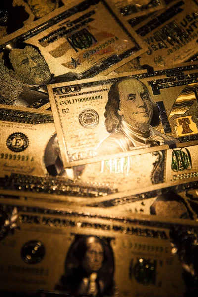 Moeda Notas de dólar dourado dos EUA fundo close-up . — Fotografia de Stock
