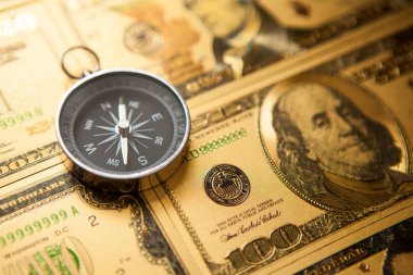 Dolar ve pusula. Mali bir tema kavramı.