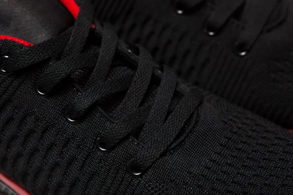 Närbild vy av sport sko. Svarta skosnören närbild. — Stockfoto