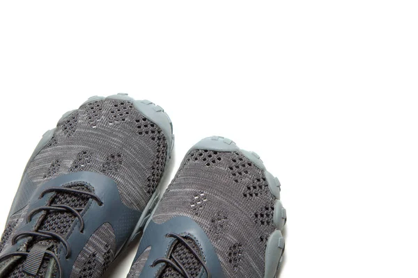 白色背景的运动鞋灰色运动鞋 — 图库照片