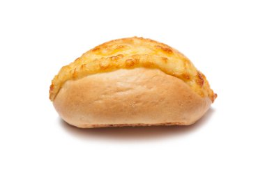 Beyaz arka planda bir peynirli çörek.