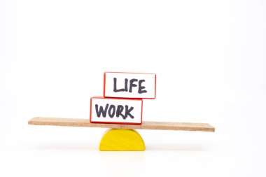 İş hayatı dengesi kavramı iş ve hayatı temsil eden iki blok