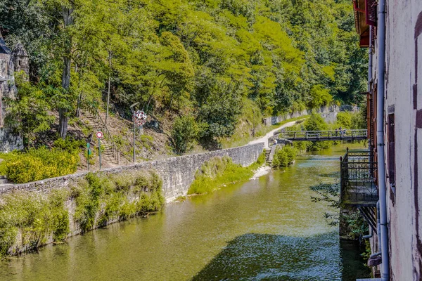 Вид Річку Nive Своєму Шляху Через Село Сен Жан Pied — стокове фото