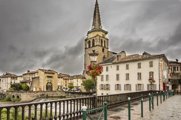 Vista Iglesia Desde Antiguo Puente Sobre Río Salat Pueblo Saint — Foto de Stock