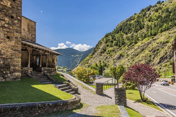 Escaleras Entrada Iglesia Piedra Rústica Borde Ruta Los Pirineos Andorra — Foto de Stock