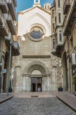 Lleida, lateral giriş şehir merkezinde için Sant Joan kilise nüfusu. Lerida Katalonya İspanya